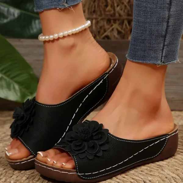 Summer Sandals With Flower Decoration.